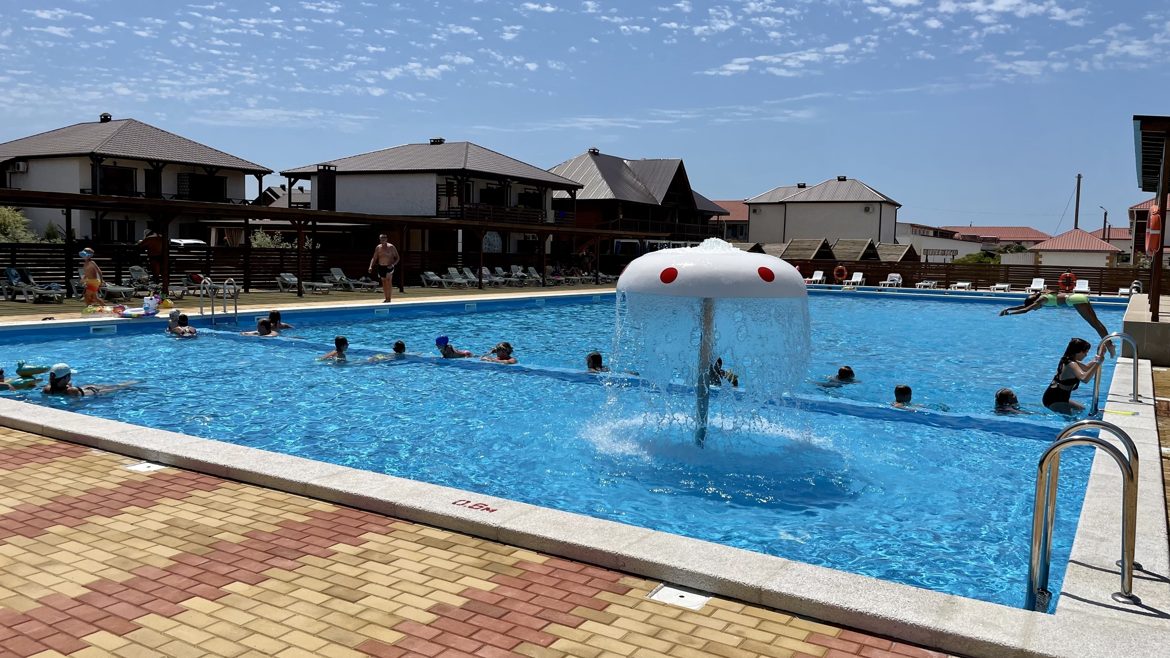 Вилла маракуйя село прибрежное. Green apple отель небуг. Отель кокос саки. Студия кокос ростов на дону. Отель кокос.